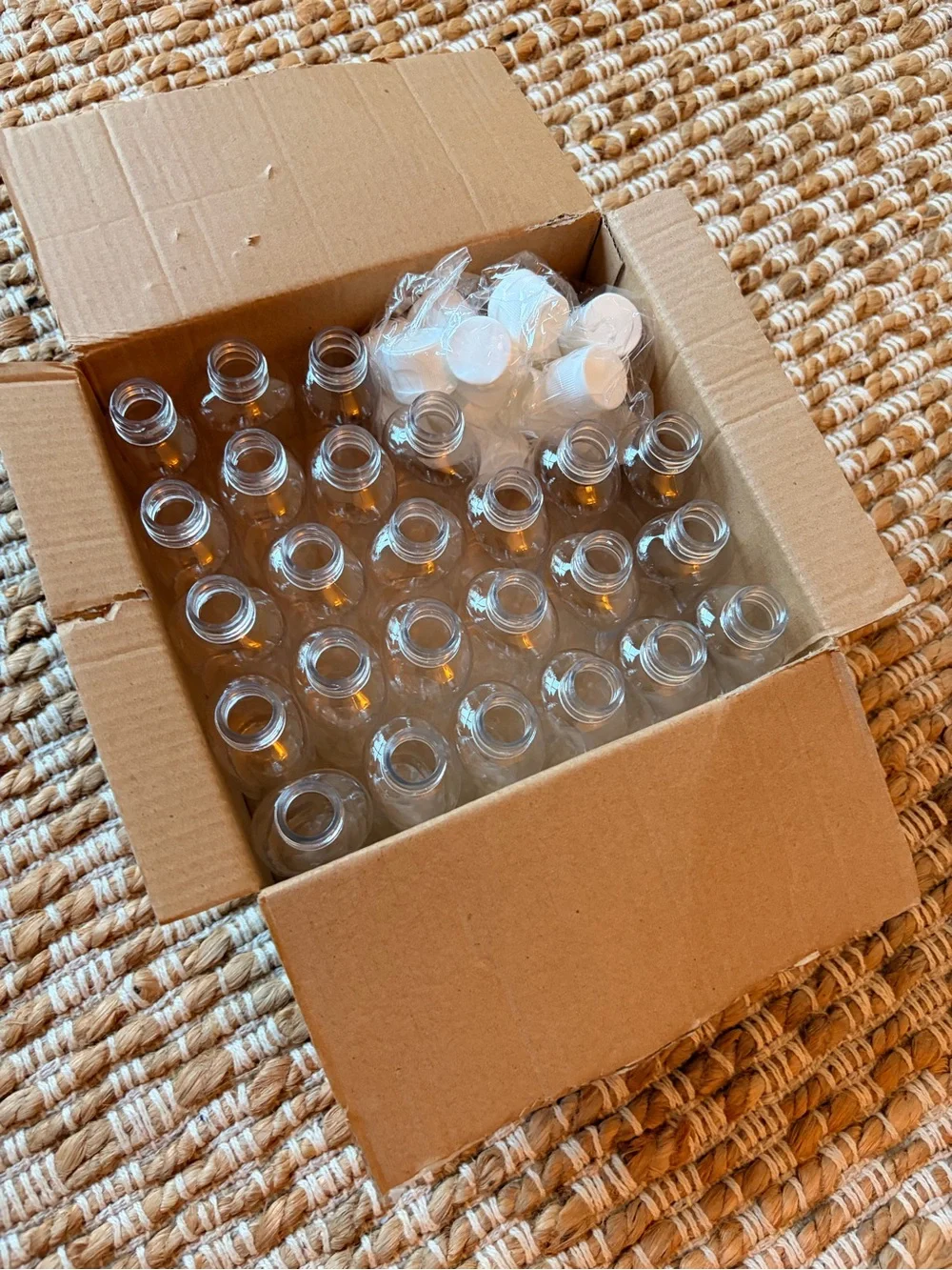 💝FREE GIFT 💝 25 pack Clear Travel Bottles White Flip Cap Party swag bag gifts.